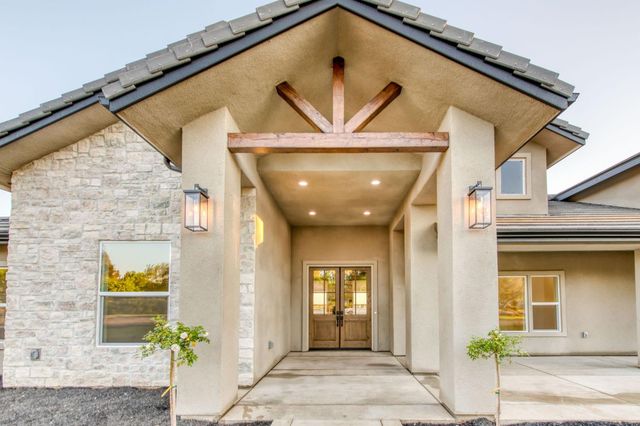 35242 Mustang Lane, Madera, CA 93636