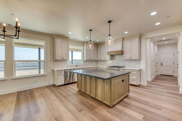 35242 Mustang Lane, Madera, CA 93636