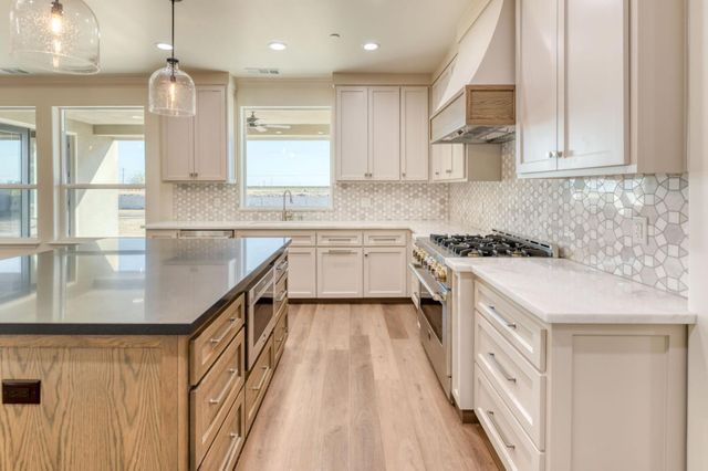 35242 Mustang Lane, Madera, CA 93636