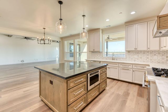 35242 Mustang Lane, Madera, CA 93636