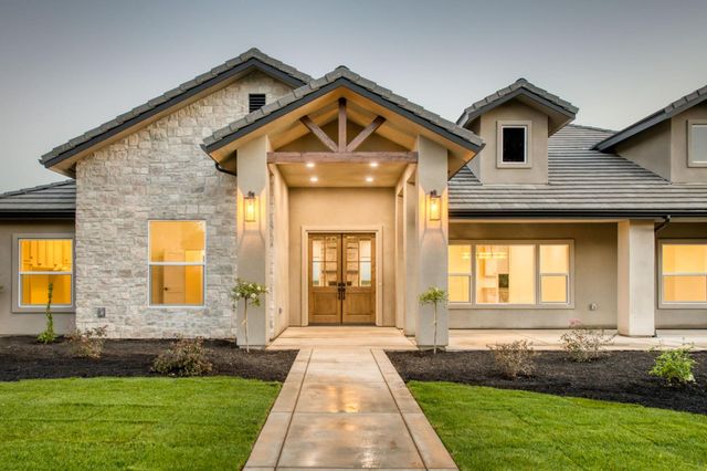 35242 Mustang Lane, Madera, CA 93636