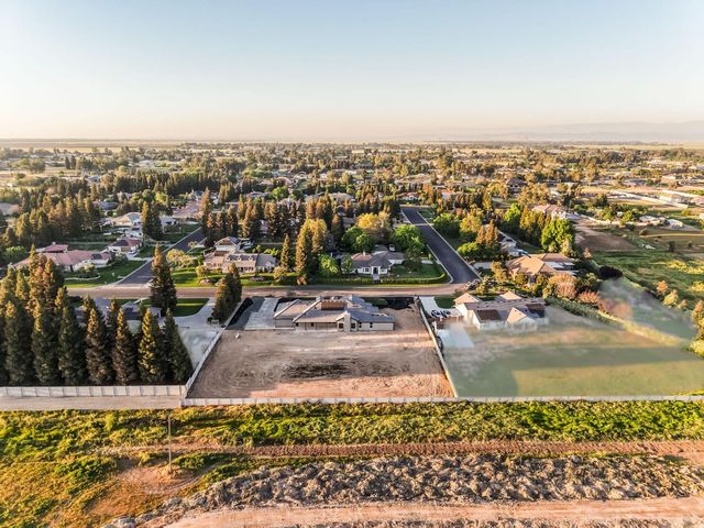 35242 Mustang Lane, Madera, CA 93636