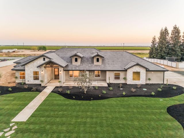 35242 Mustang Lane, Madera, CA 93636