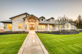 35242 Mustang Lane, Madera, CA 93636