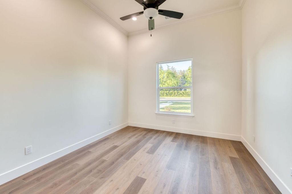 Image 11 of property listing at 35242 Mustang Lane, Madera, CA 93636