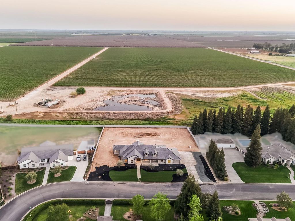 Image 13 of property listing at 35242 Mustang Lane, Madera, CA 93636