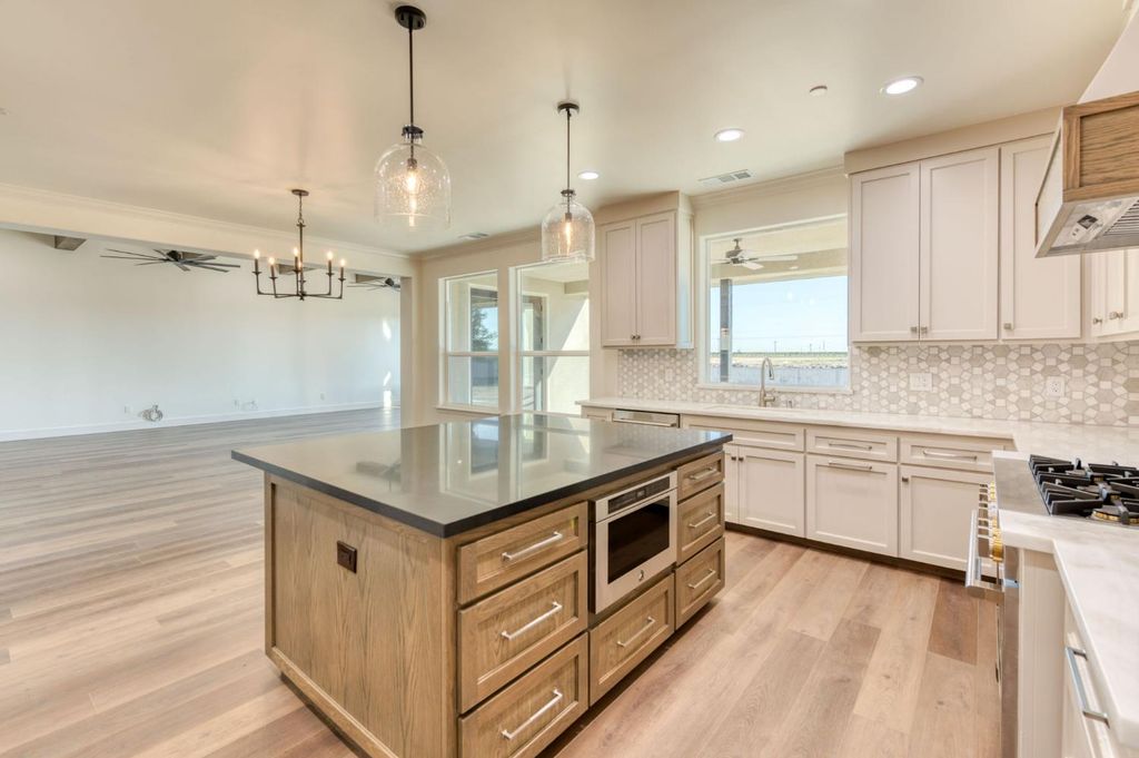 Image 20 of property listing at 35242 Mustang Lane, Madera, CA 93636