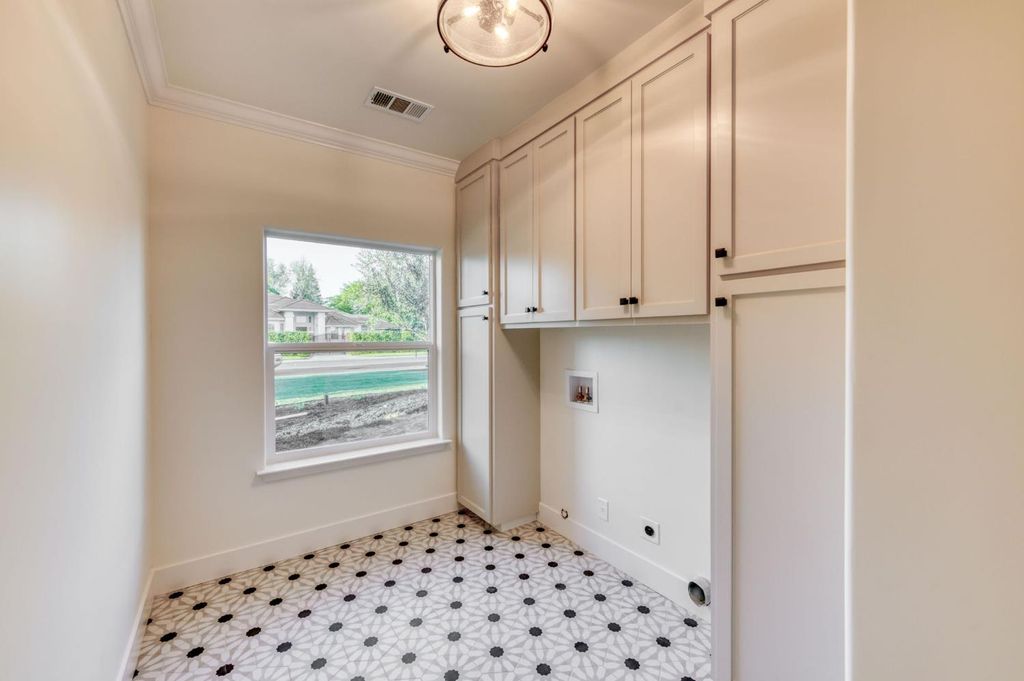 Image 40 of property listing at 35242 Mustang Lane, Madera, CA 93636