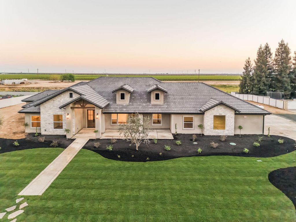 Image 54 of property listing at 35242 Mustang Lane, Madera, CA 93636