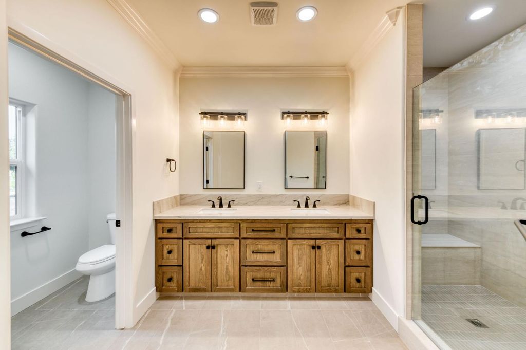 Image 6 of property listing at 35242 Mustang Lane, Madera, CA 93636