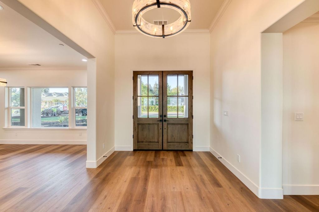 Image 8 of property listing at 35242 Mustang Lane, Madera, CA 93636