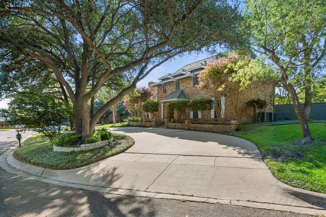 4351 Bullfinch Court, Fort Worth, TX 76133