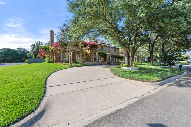 4351 Bullfinch Court, Fort Worth, TX 76133