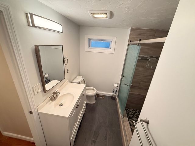 7 Southbridge St Ct, Auburn, MA 01501