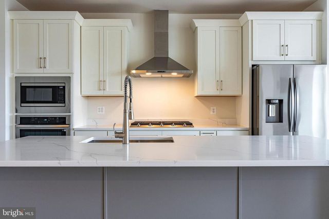 23642 WINTERDAY DR, Ashburn, VA 20148