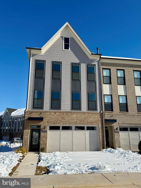 23642 WINTERDAY DR, Ashburn, VA 20148