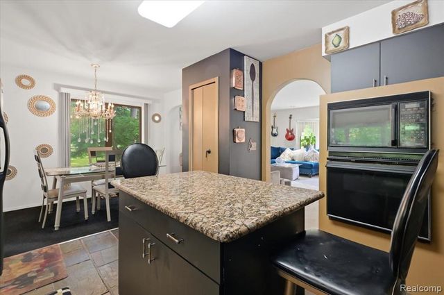 23605 Beech Road, Southfield, MI 48033