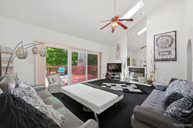 23605 Beech Road, Southfield, MI 48033