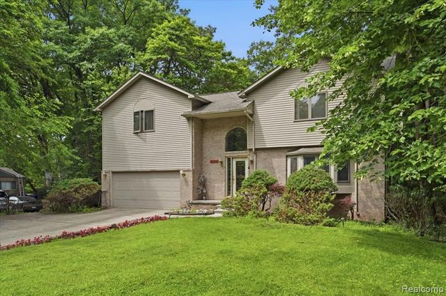 23605 Beech Road, Southfield, MI 48033