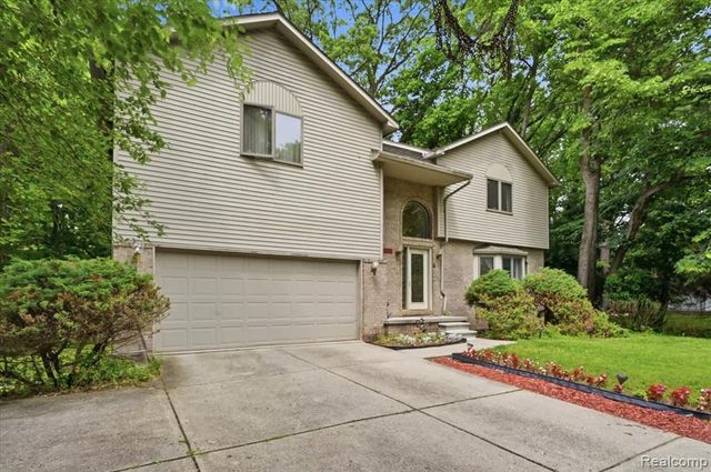 23605 Beech Road, Southfield, MI 48033