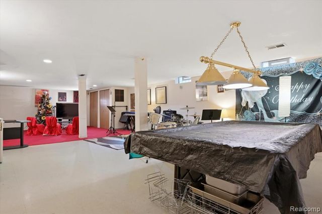 23605 Beech Road, Southfield, MI 48033
