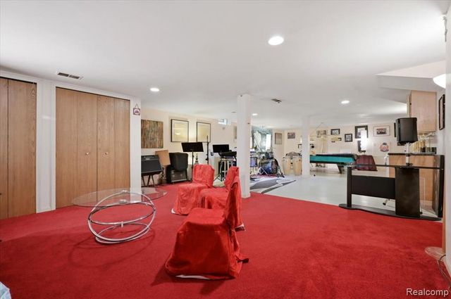 23605 Beech Road, Southfield, MI 48033