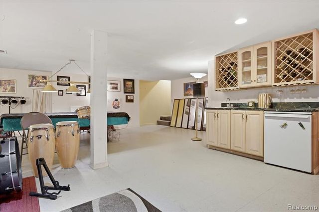 23605 Beech Road, Southfield, MI 48033