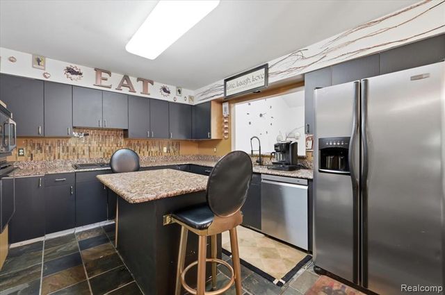 23605 Beech Road, Southfield, MI 48033