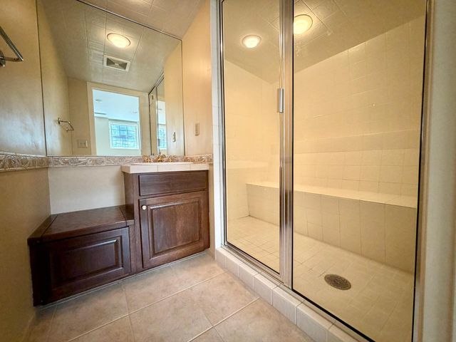 228 Ridgewood Avenue, Minneapolis, MN 55403