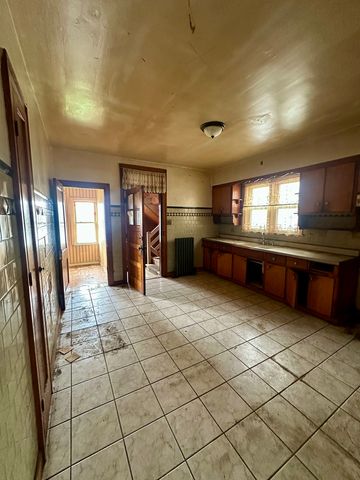 5435 W MELROSE Street, Chicago, IL 60641