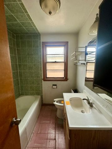 5435 W MELROSE Street, Chicago, IL 60641