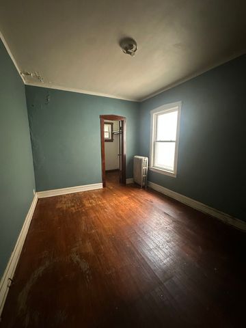 5435 W MELROSE Street, Chicago, IL 60641