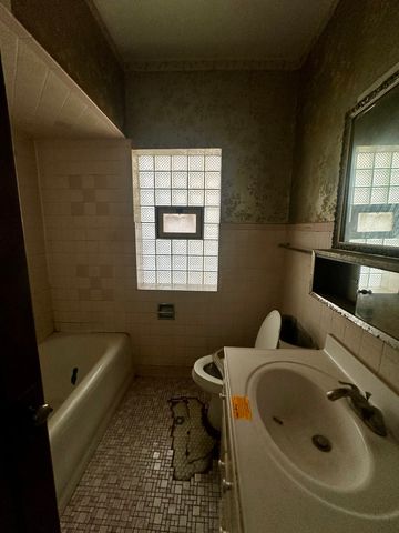 5435 W MELROSE Street, Chicago, IL 60641