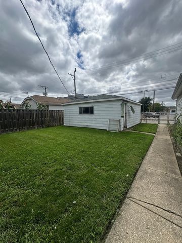 5435 W MELROSE Street, Chicago, IL 60641