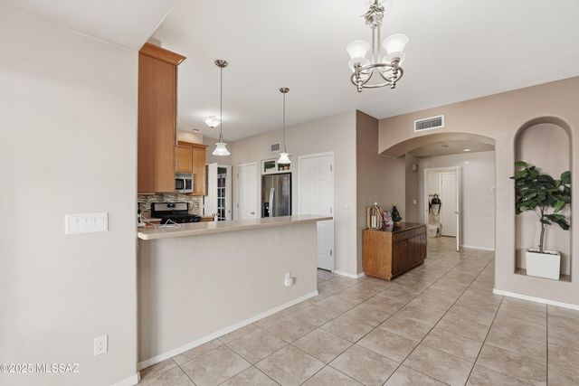 890 W Silver Hill Street, Tucson, AZ 85737