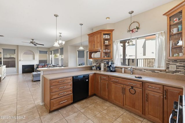 890 W Silver Hill Street, Tucson, AZ 85737