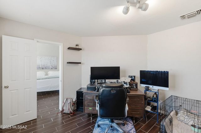 890 W Silver Hill Street, Tucson, AZ 85737