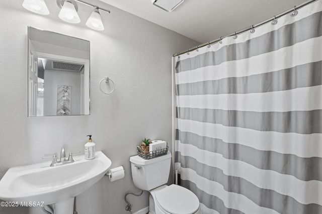 890 W Silver Hill Street, Tucson, AZ 85737