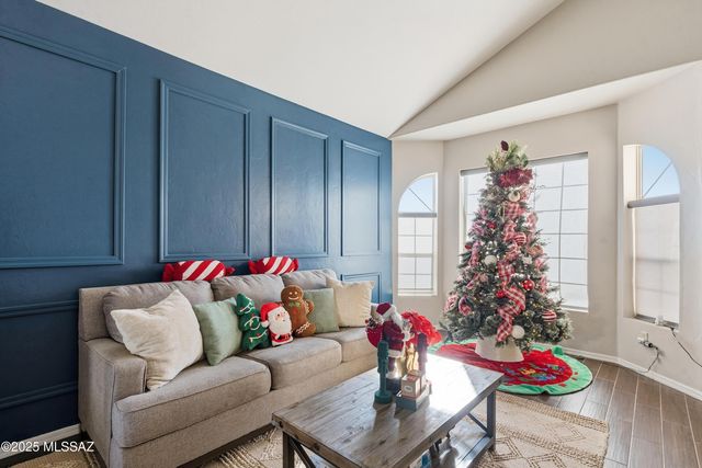 890 W Silver Hill Street, Tucson, AZ 85737