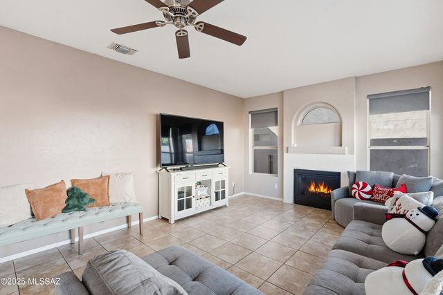 890 W Silver Hill Street, Tucson, AZ 85737