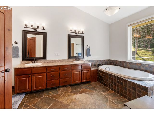 702 Ne 367TH Ave, Washougal, WA 98671