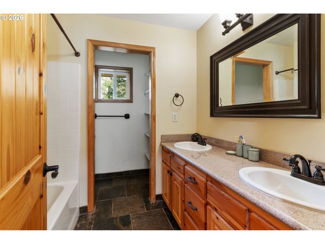 702 Ne 367TH Ave, Washougal, WA 98671