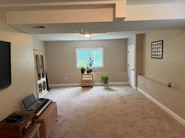21 Forest St, Pembroke, MA 02359
