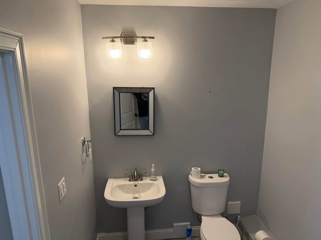 21 Forest St, Pembroke, MA 02359