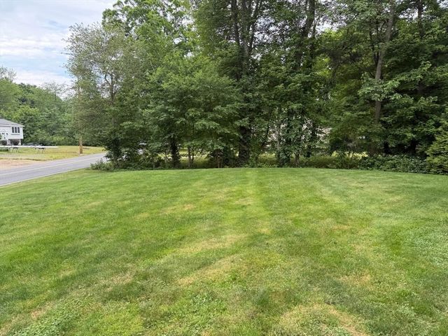 21 Forest St, Pembroke, MA 02359