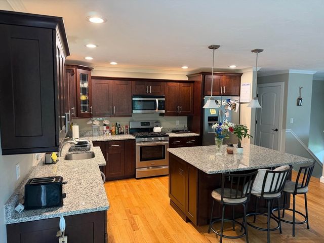 21 Forest St, Pembroke, MA 02359