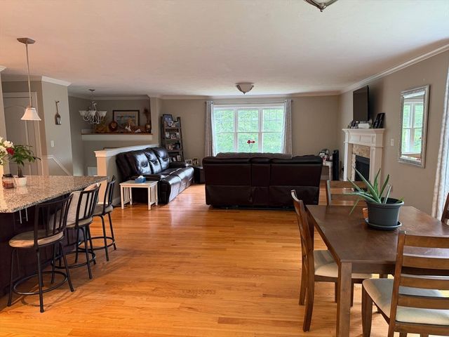21 Forest St, Pembroke, MA 02359