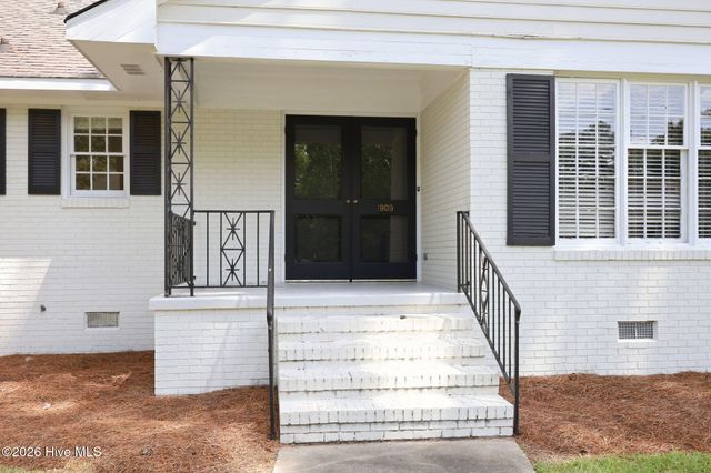 1909 York Street, Kinston, NC 28504