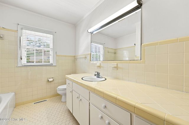 1909 York Street, Kinston, NC 28504