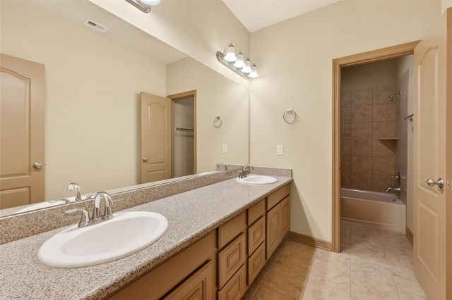 7118 Argonne Trail, Sugar Land, TX 77479